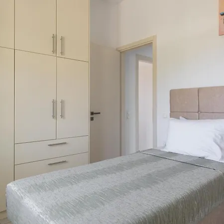 Alkyonis Visus House